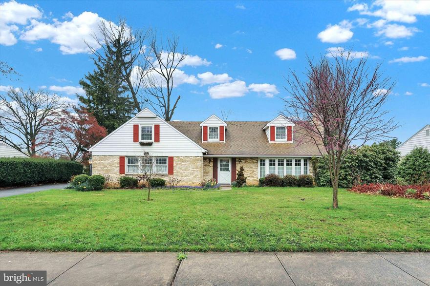 Situated in prestigious Hollar Heights, this Brick Colonial features 3 bedrooms, 2 full baths, and an attached two car garage. Walk in the front door  to a large family room featuring a brick fireplace, natural hardwood floors, and a large bay window.  The large kitchen and separate dining room have plenty of room for meal prep and entertaining.  A bedroom is also located on the main floor allowing for single level living.  Walk up the wooden staircase to an additional full bath and two oversize bedrooms. The home has character throughout and is move in ready.  Ready to be updated to the new owners desires this house has potential to be a complete stunner.  Within walking distance of schools, downtown, shopping, restaurants, churches, banks, gyms, and more, and only a 2 mile drive to I81. Must see!