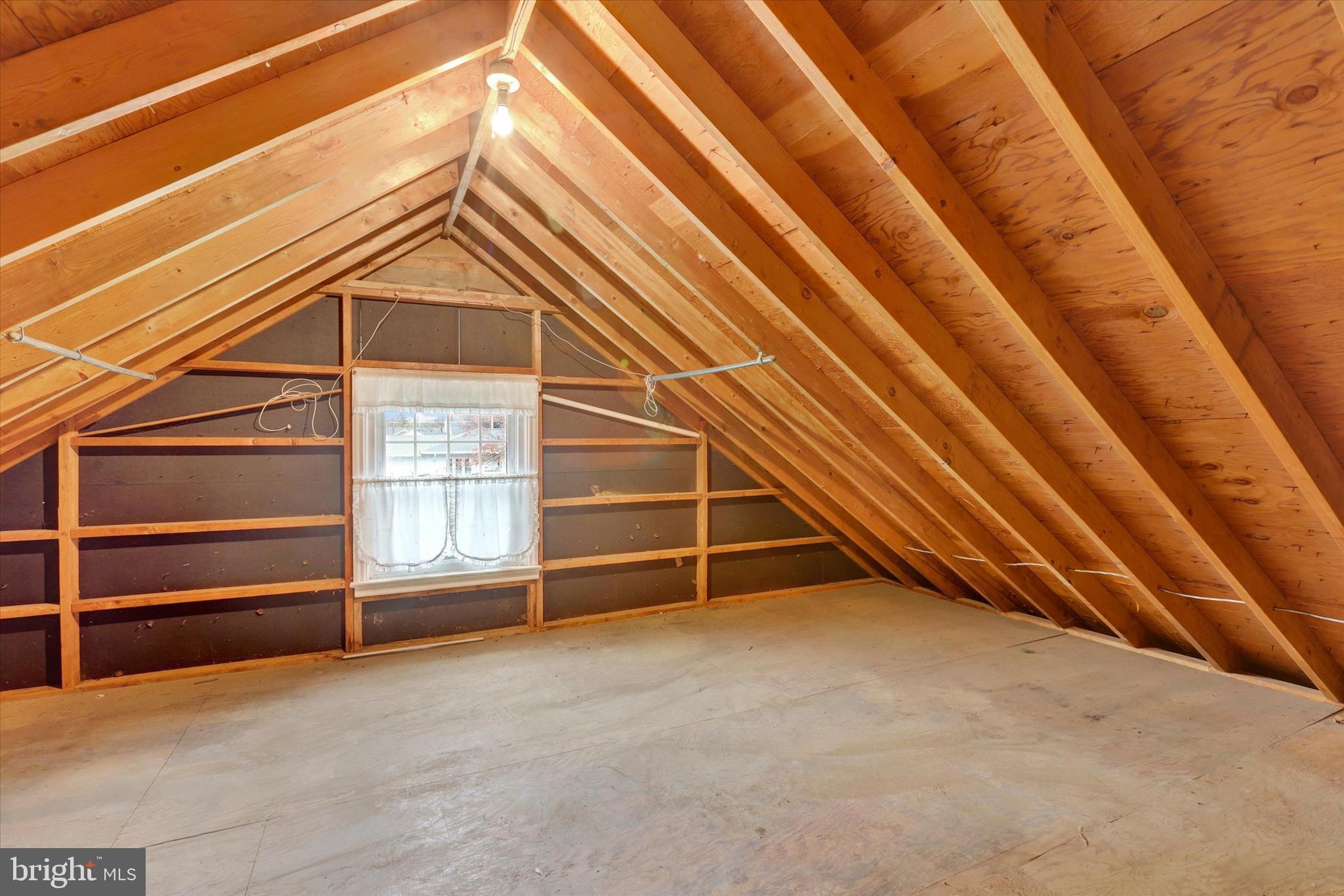 HALLWOOD HEIGHTS - Residential