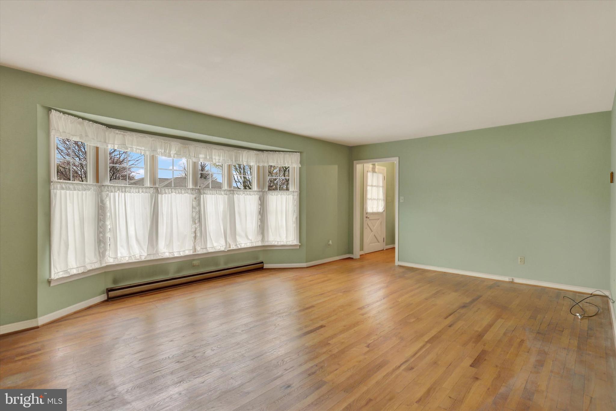 HALLWOOD HEIGHTS - Residential