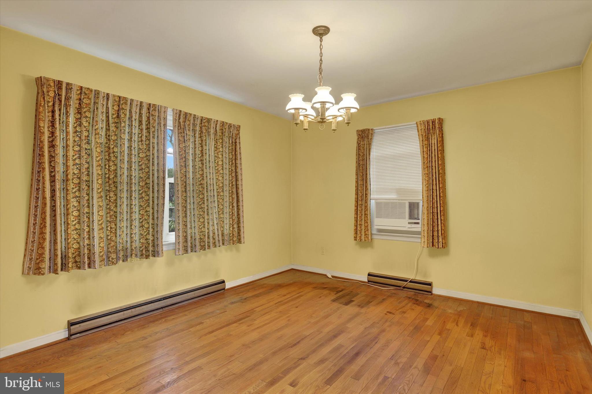 HALLWOOD HEIGHTS - Residential