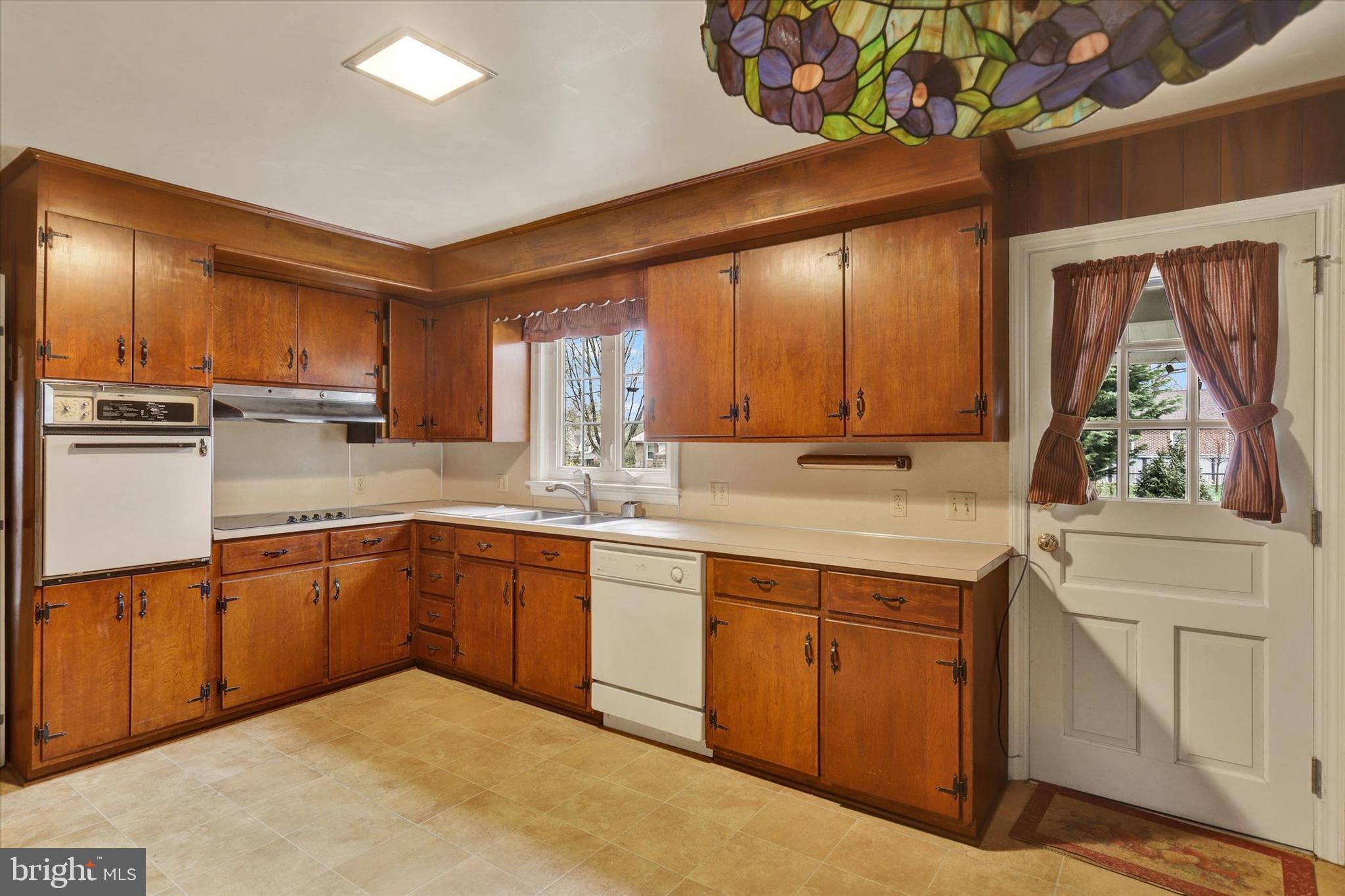 HALLWOOD HEIGHTS - Residential