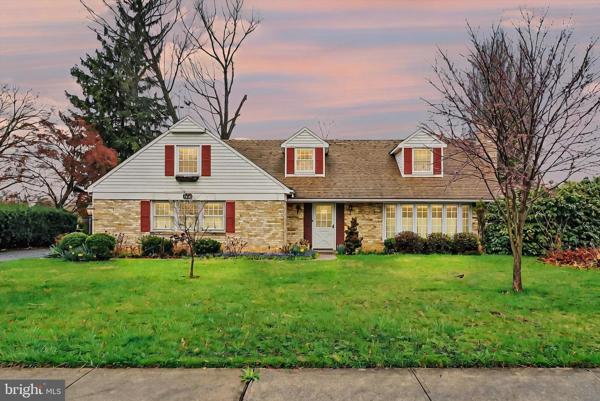 HALLWOOD HEIGHTS - Residential