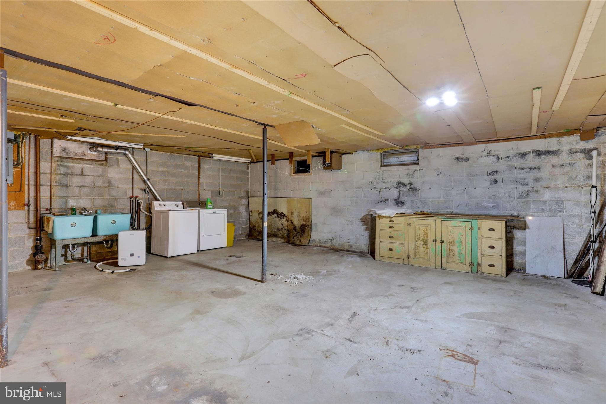 HALLWOOD HEIGHTS - Residential