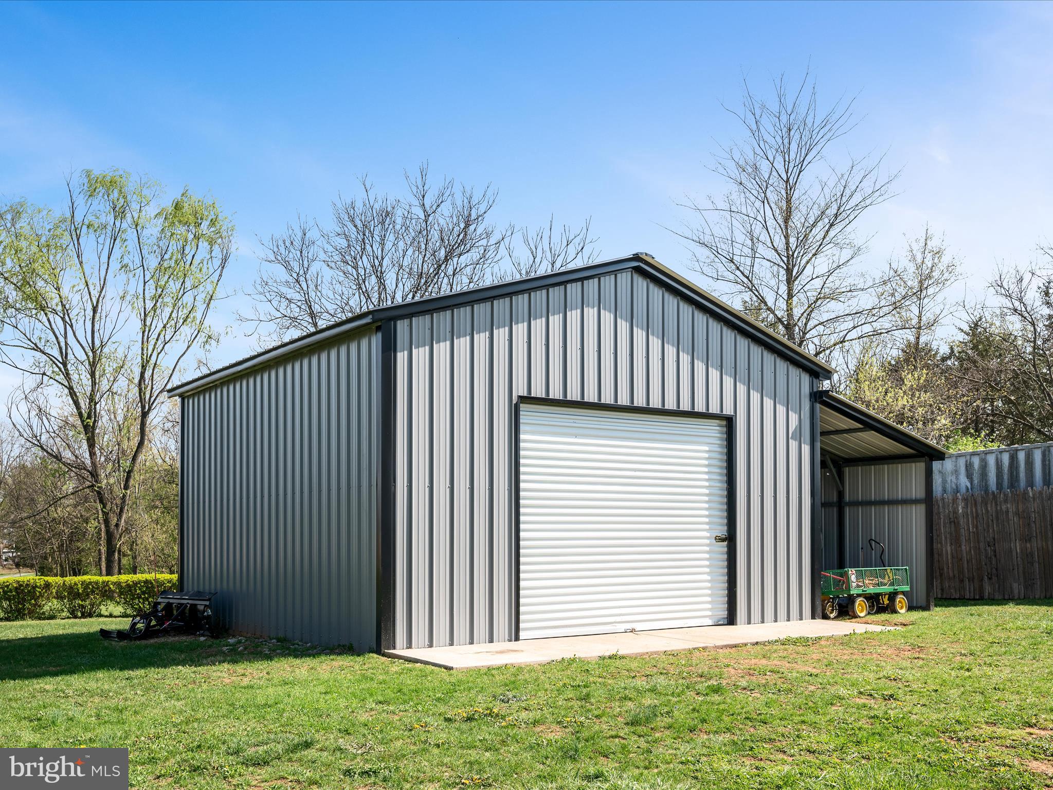 HIDDEN RIVER - Residential