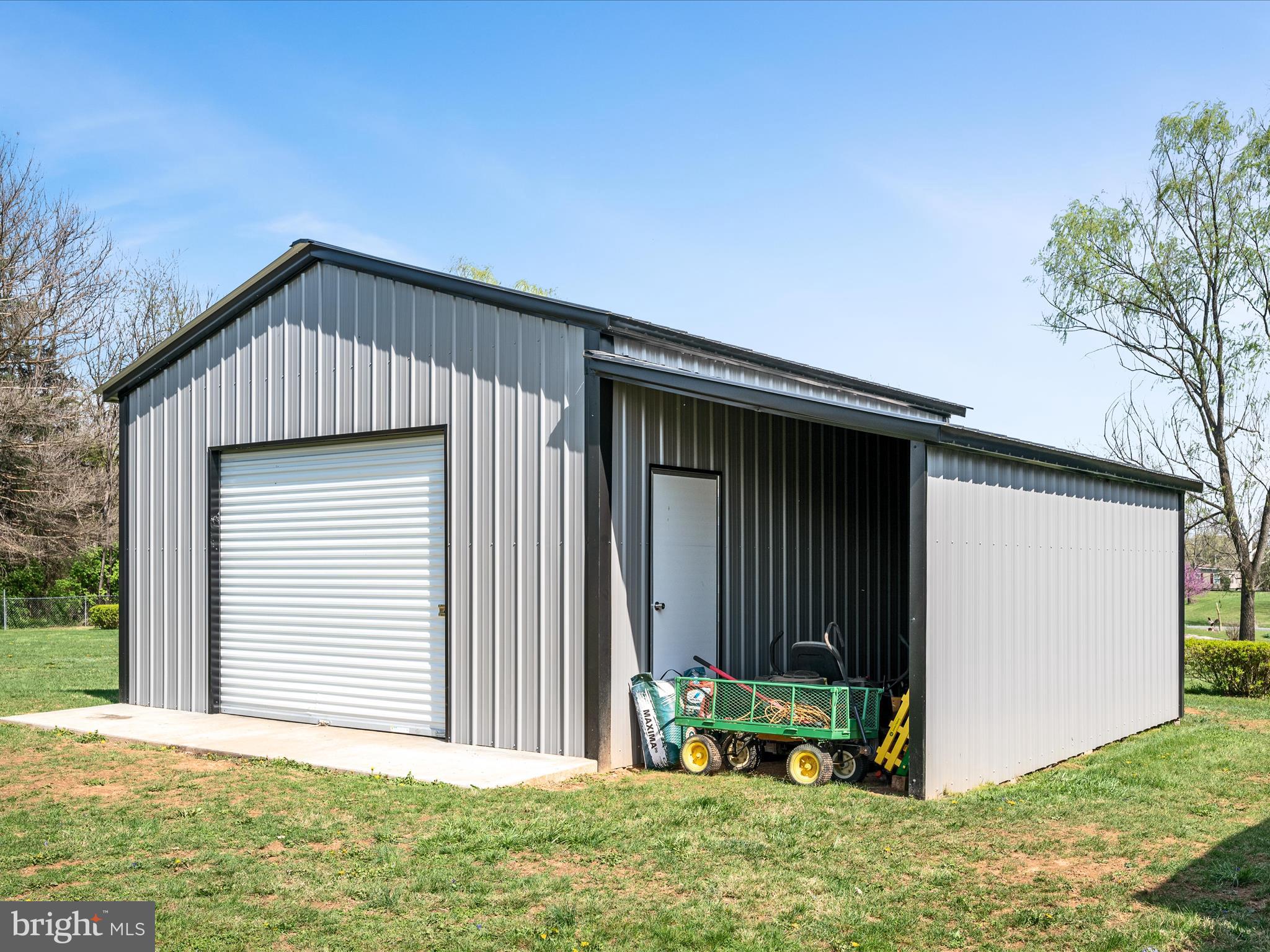 HIDDEN RIVER - Residential