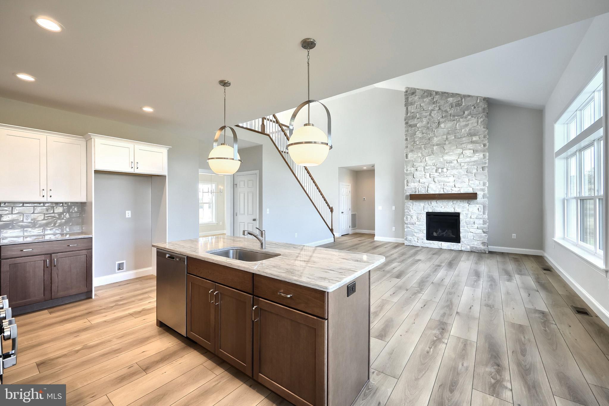 AUTUMN CHASE - Residential