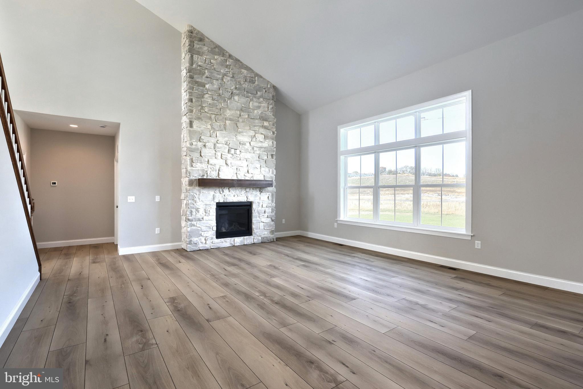 AUTUMN CHASE - Residential