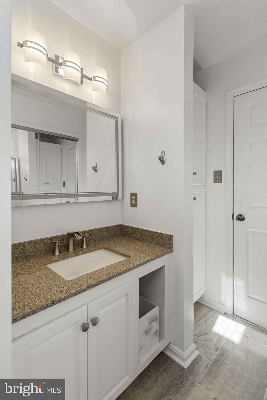 LAKE RIDGE - Residential