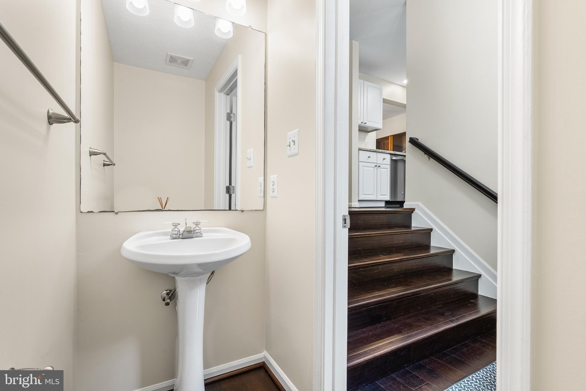 2620 WINDY OAK COURT