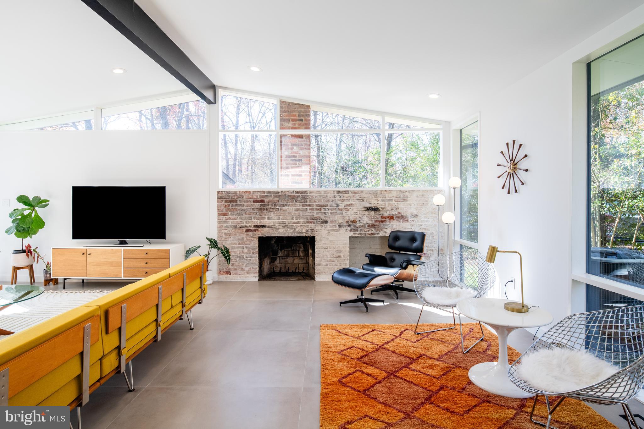 HOLLIN HILLS - Residential