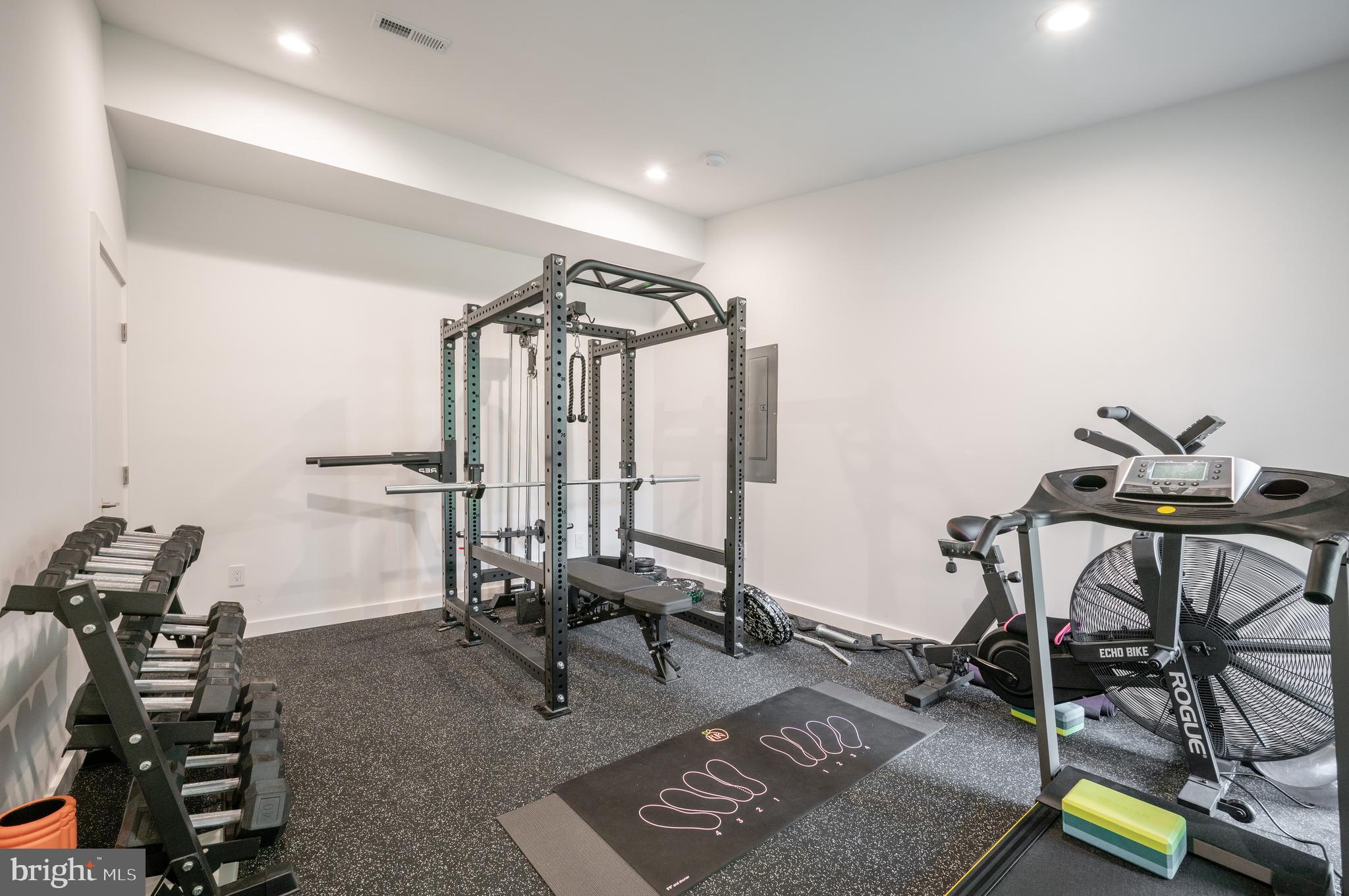 HOLLIN HILLS - Residential