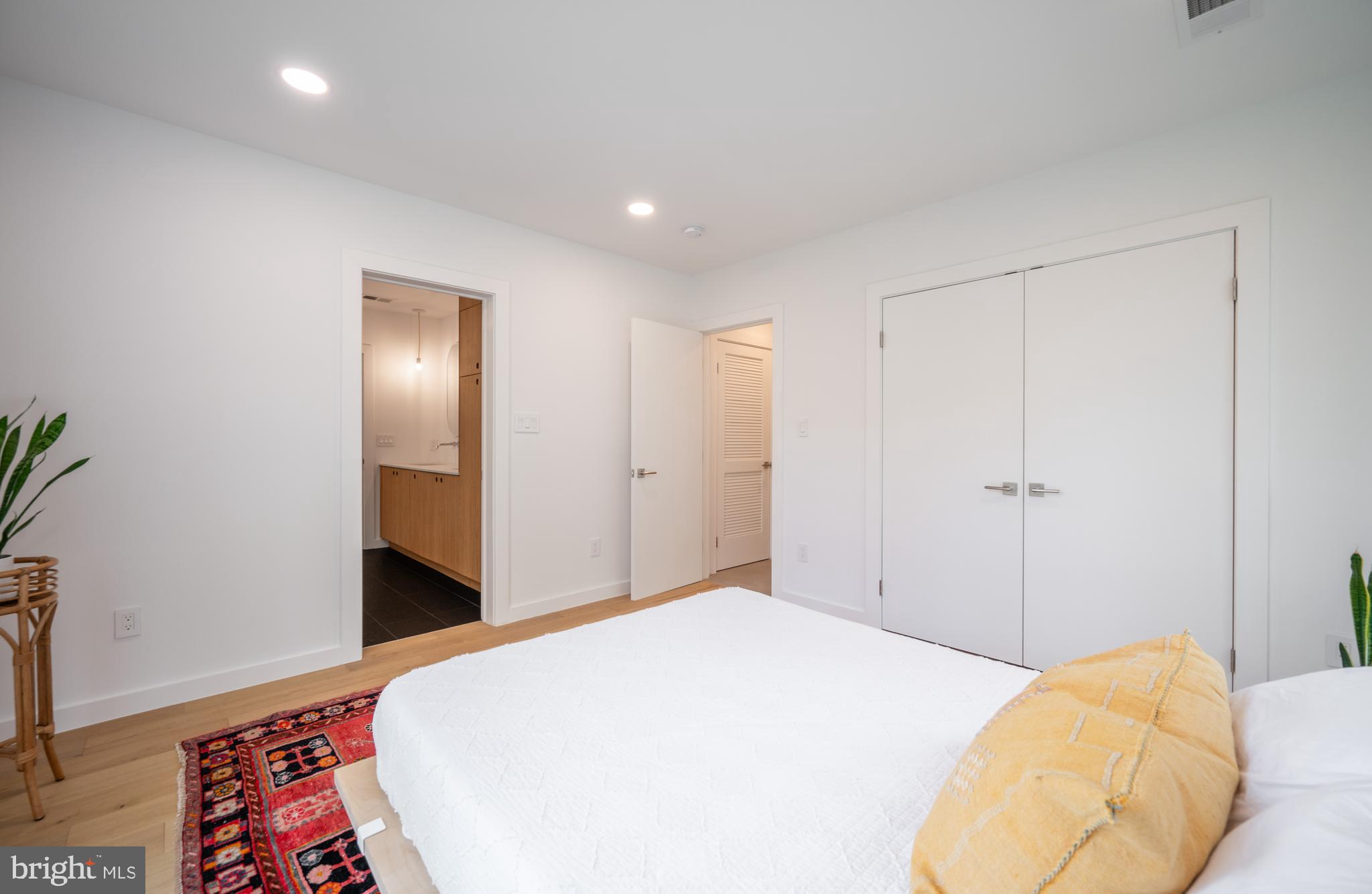 HOLLIN HILLS - Residential