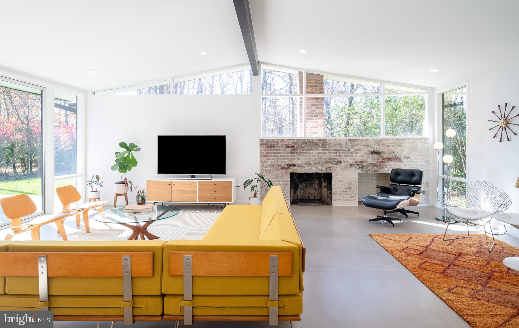 HOLLIN HILLS - Residential