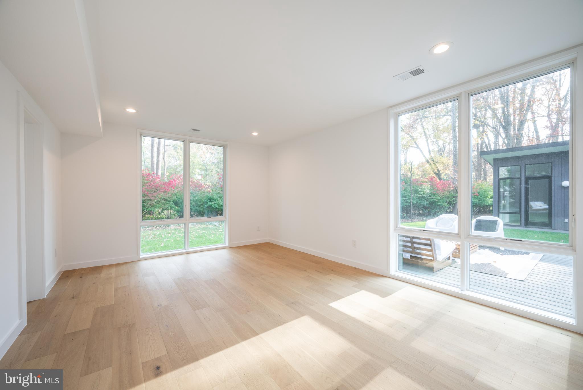 HOLLIN HILLS - Residential