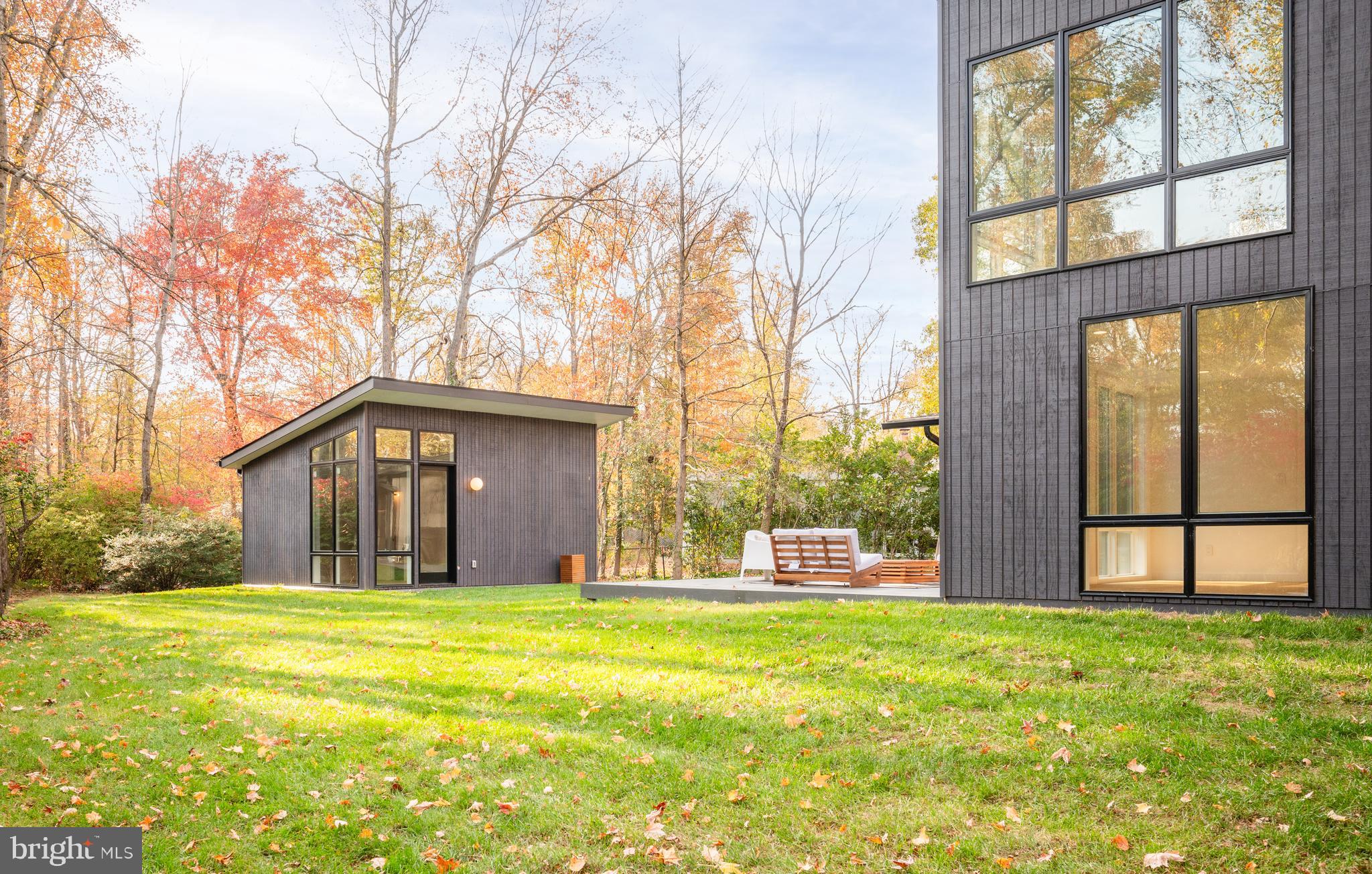 HOLLIN HILLS - Residential