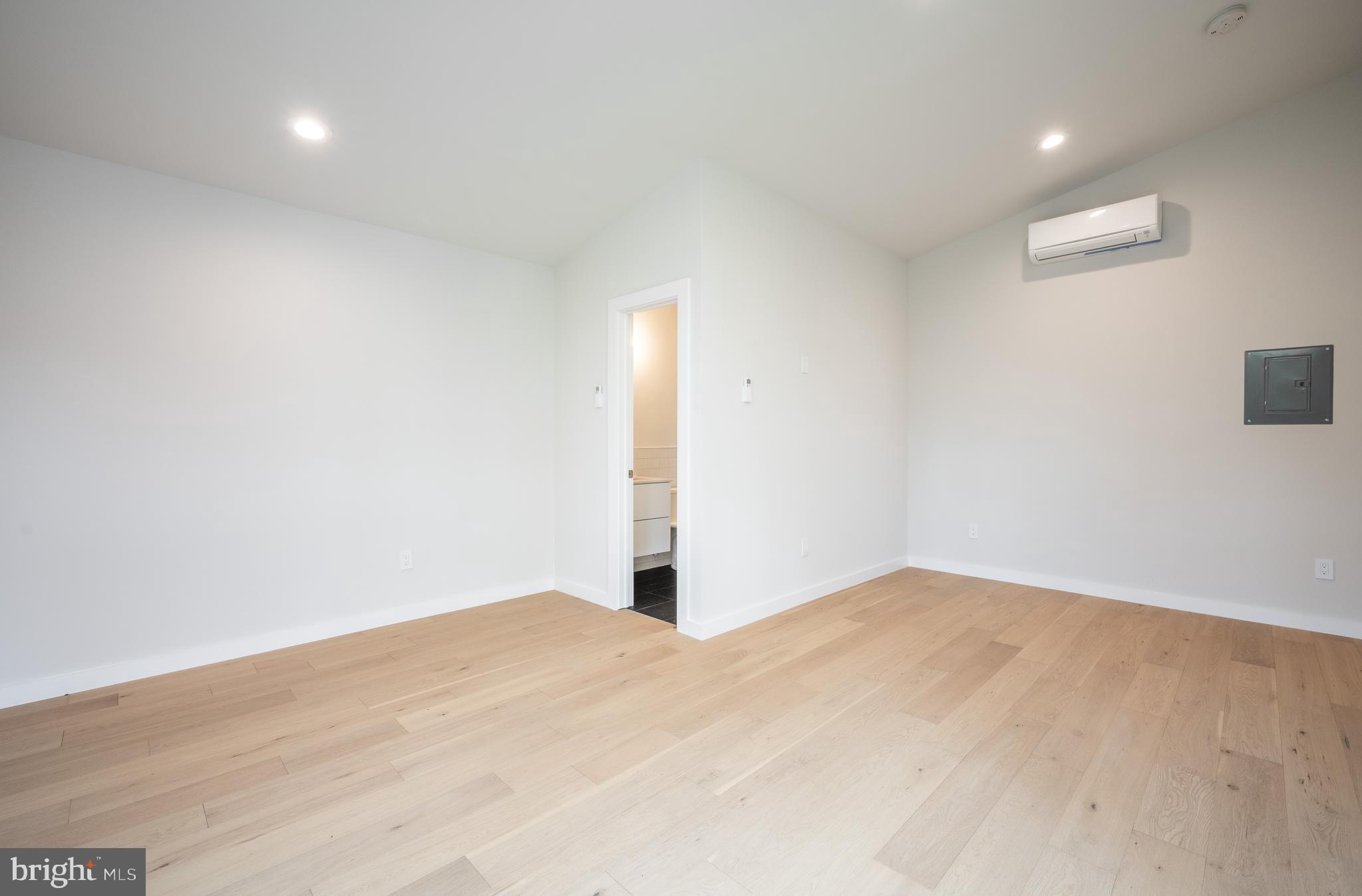 HOLLIN HILLS - Residential