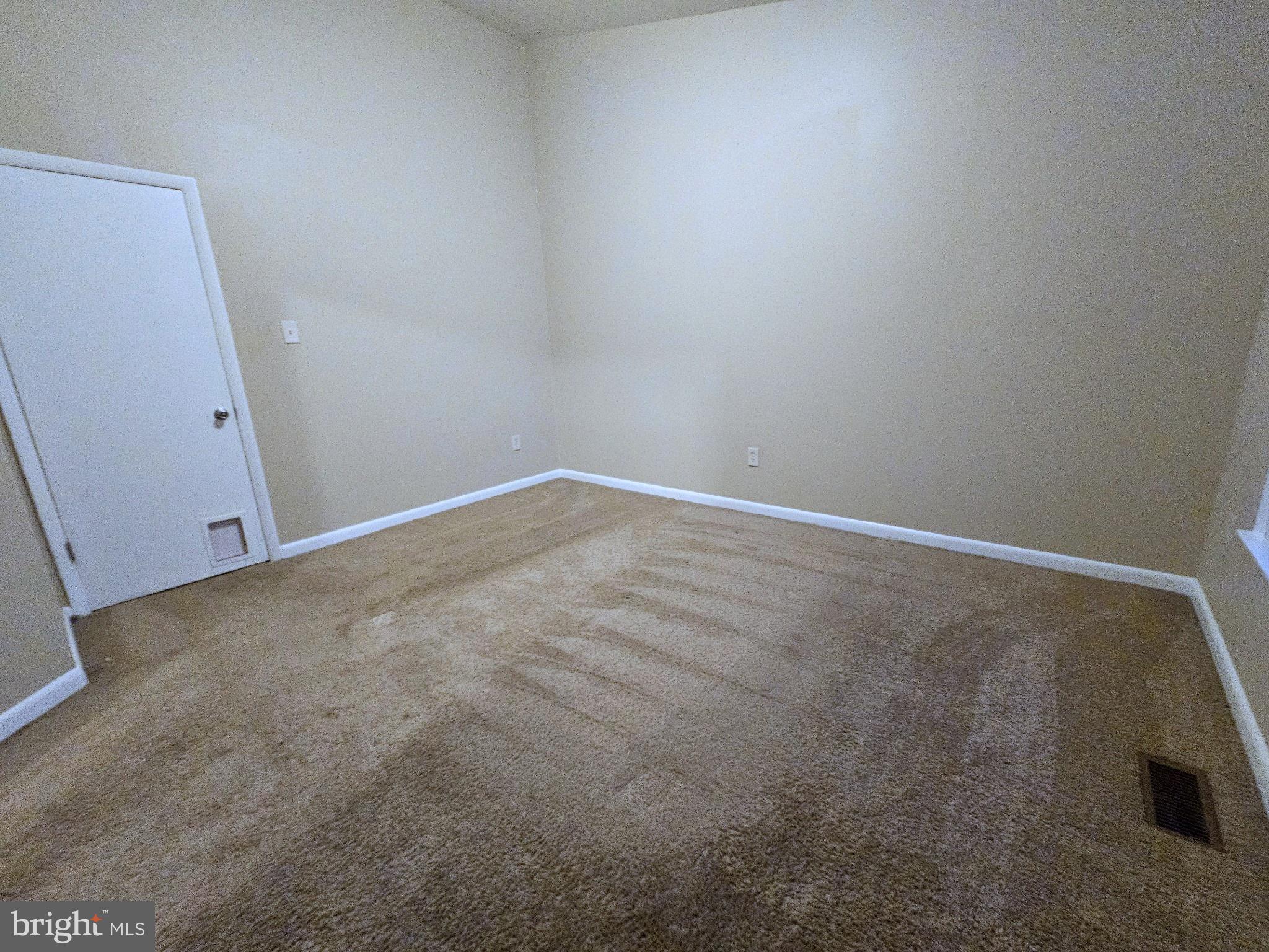 CONSTANT FRIENDSHIP - Residential