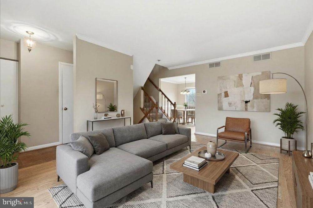 CONSTANT FRIENDSHIP - Residential