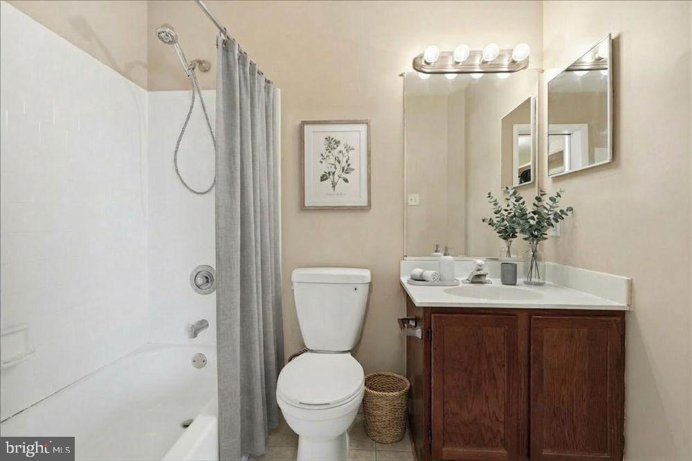 CONSTANT FRIENDSHIP - Residential