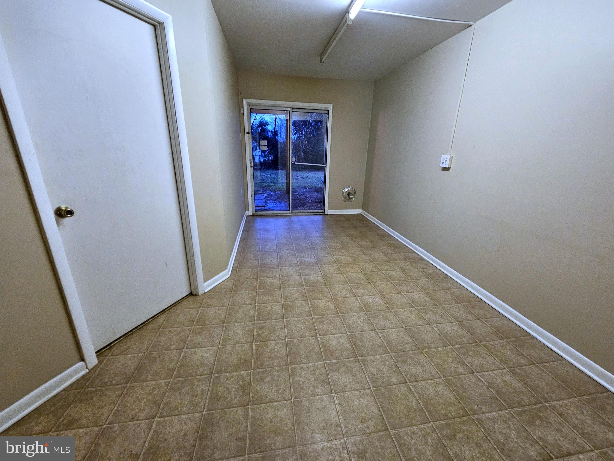 CONSTANT FRIENDSHIP - Residential