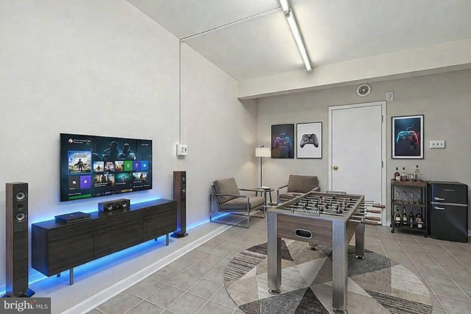 CONSTANT FRIENDSHIP - Residential