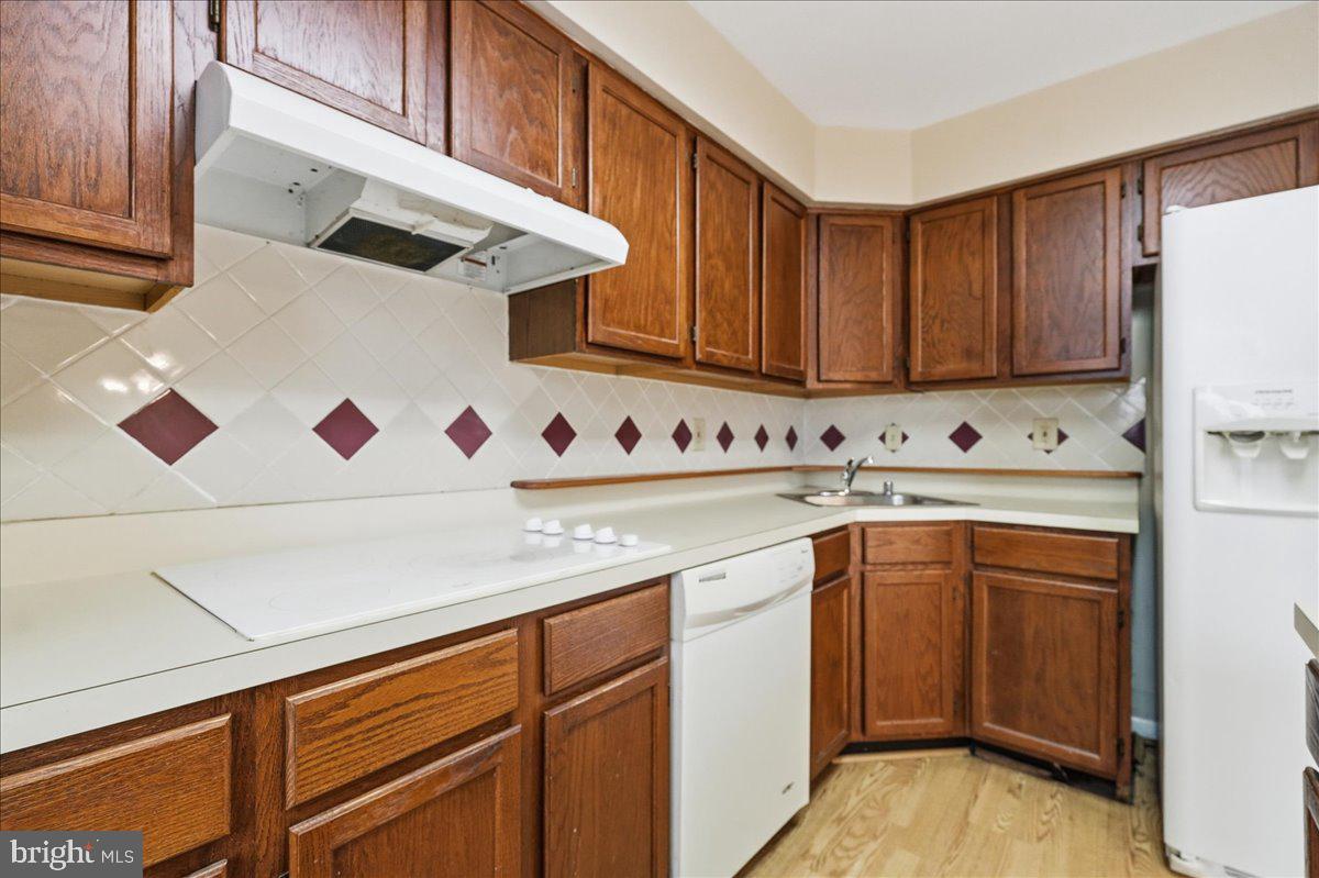 CONSTANT FRIENDSHIP - Residential