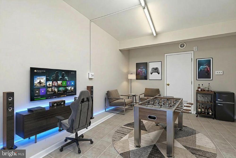 CONSTANT FRIENDSHIP - Residential