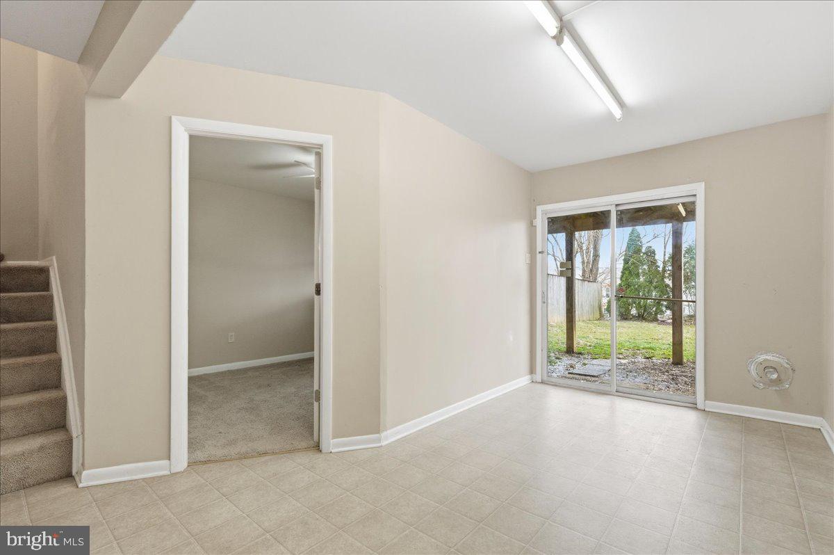 CONSTANT FRIENDSHIP - Residential