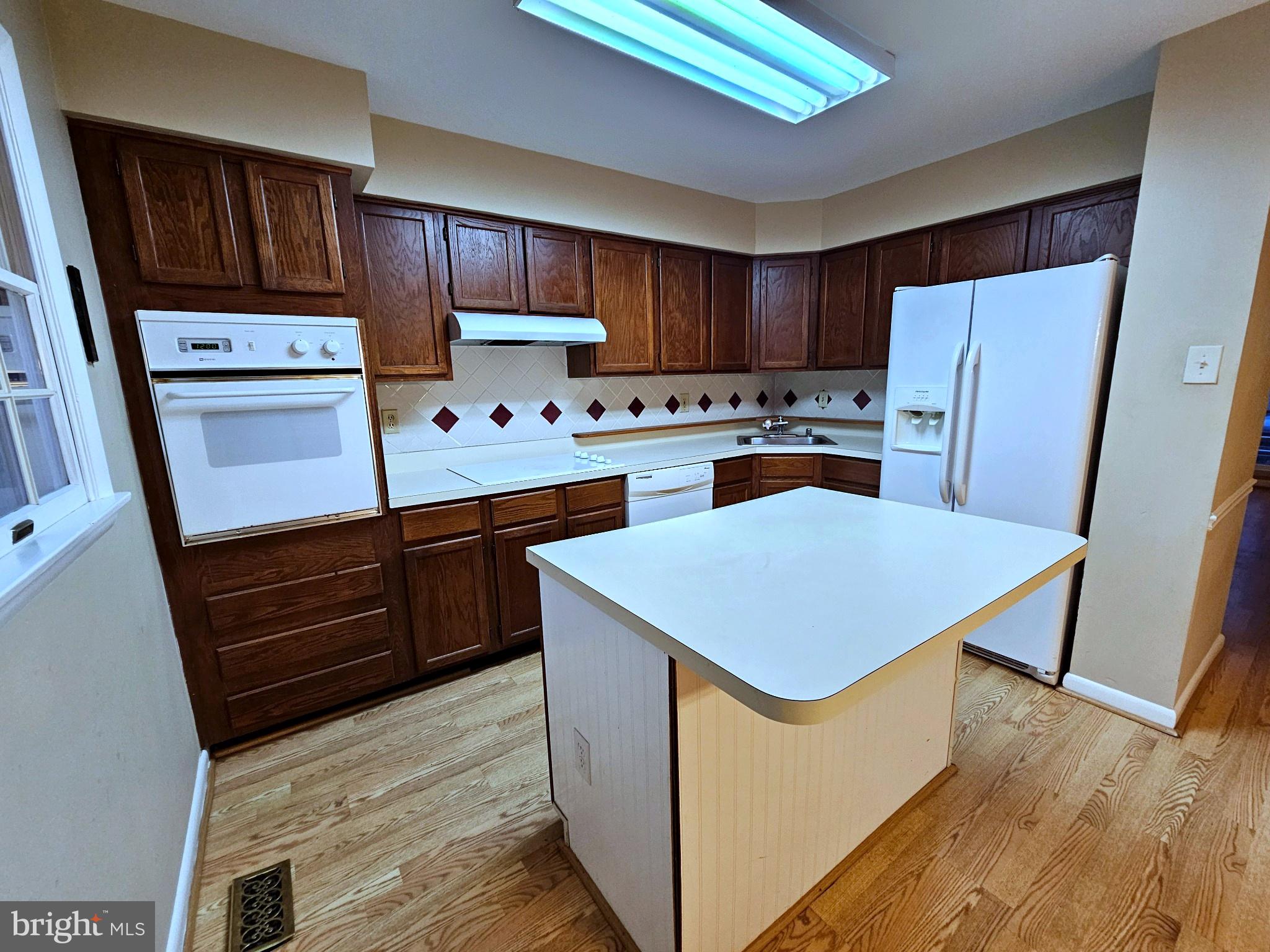 CONSTANT FRIENDSHIP - Residential