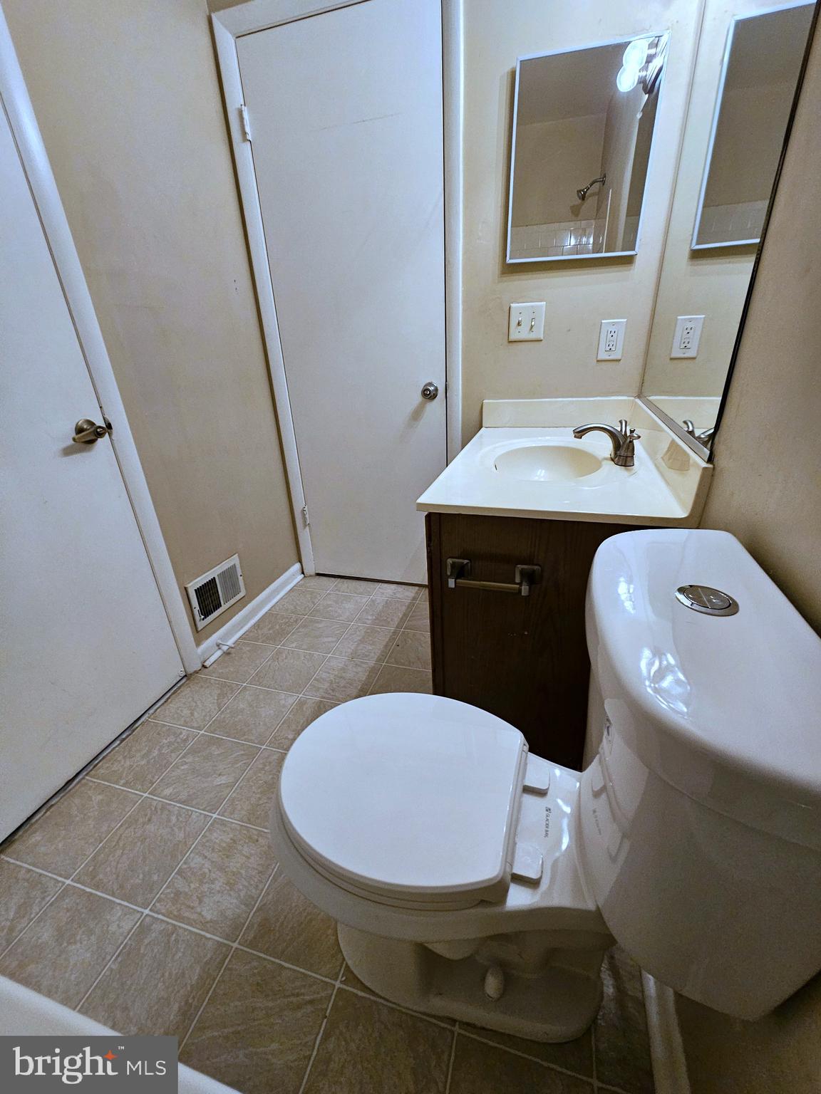 CONSTANT FRIENDSHIP - Residential