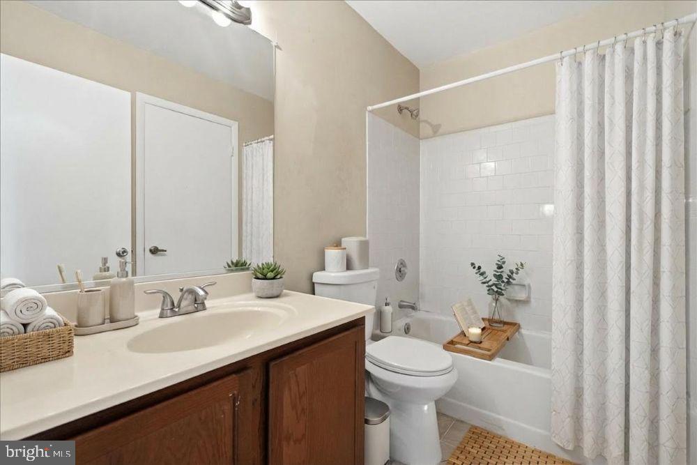 CONSTANT FRIENDSHIP - Residential