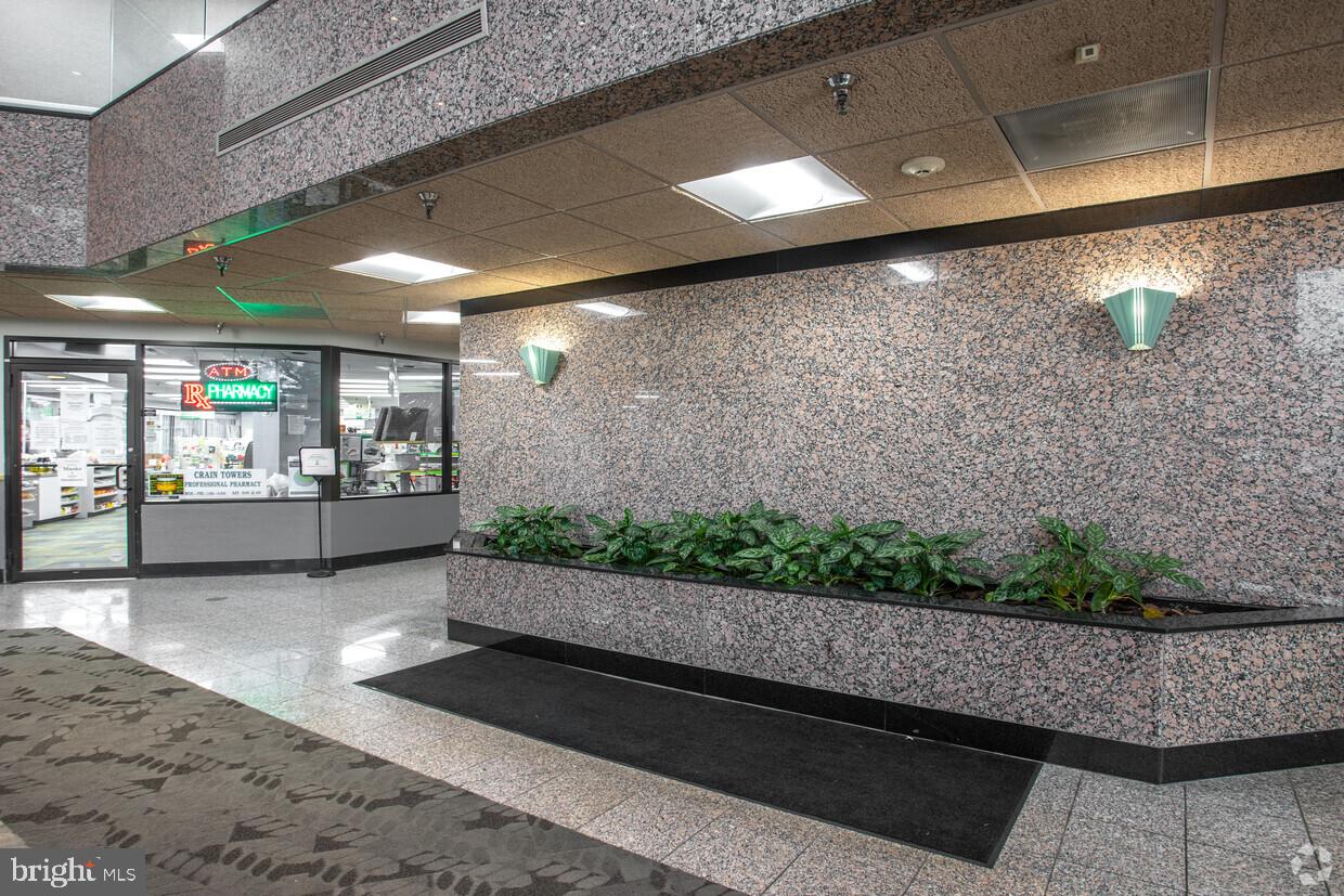 CRAIN TOWERS MEDICAL CENTER - Commercial Lease