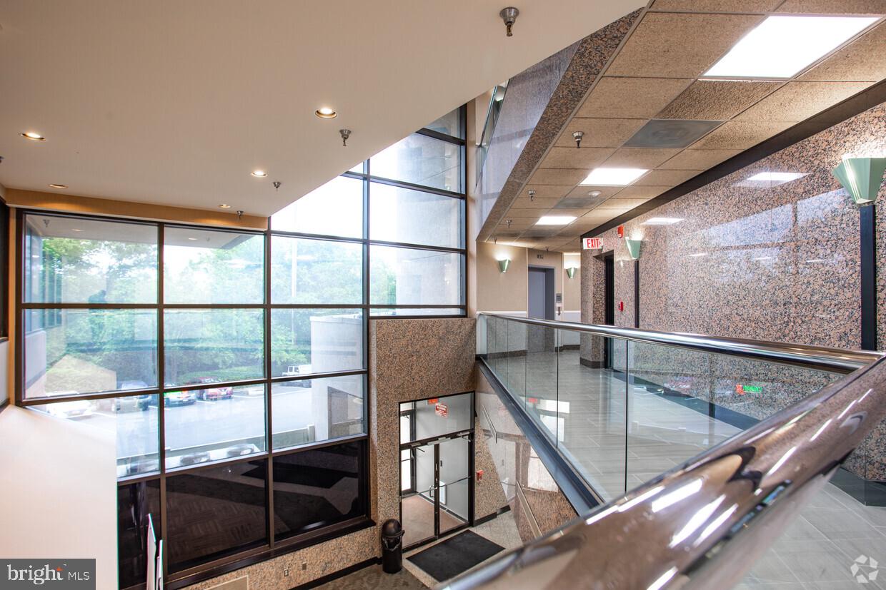 CRAIN TOWERS MEDICAL CENTER - Commercial Lease