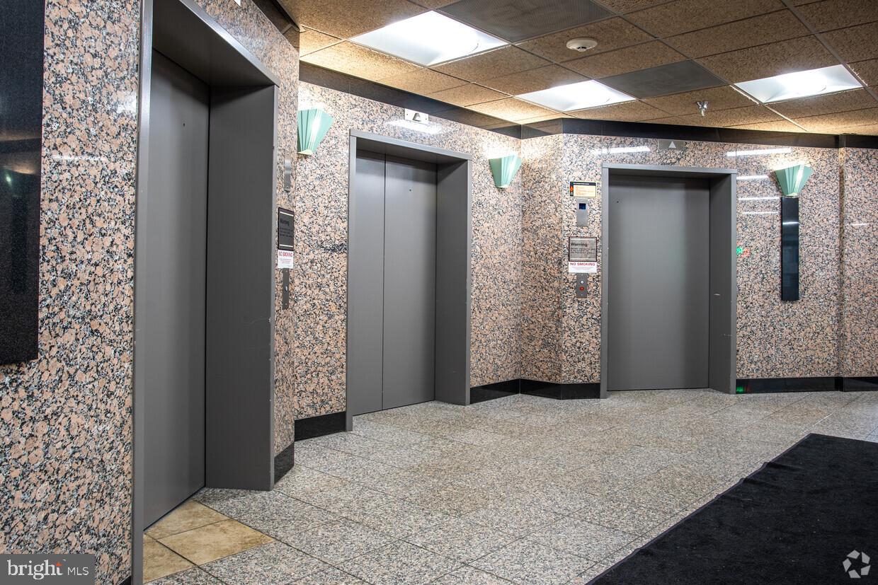 CRAIN TOWERS MEDICAL CENTER - Commercial Lease