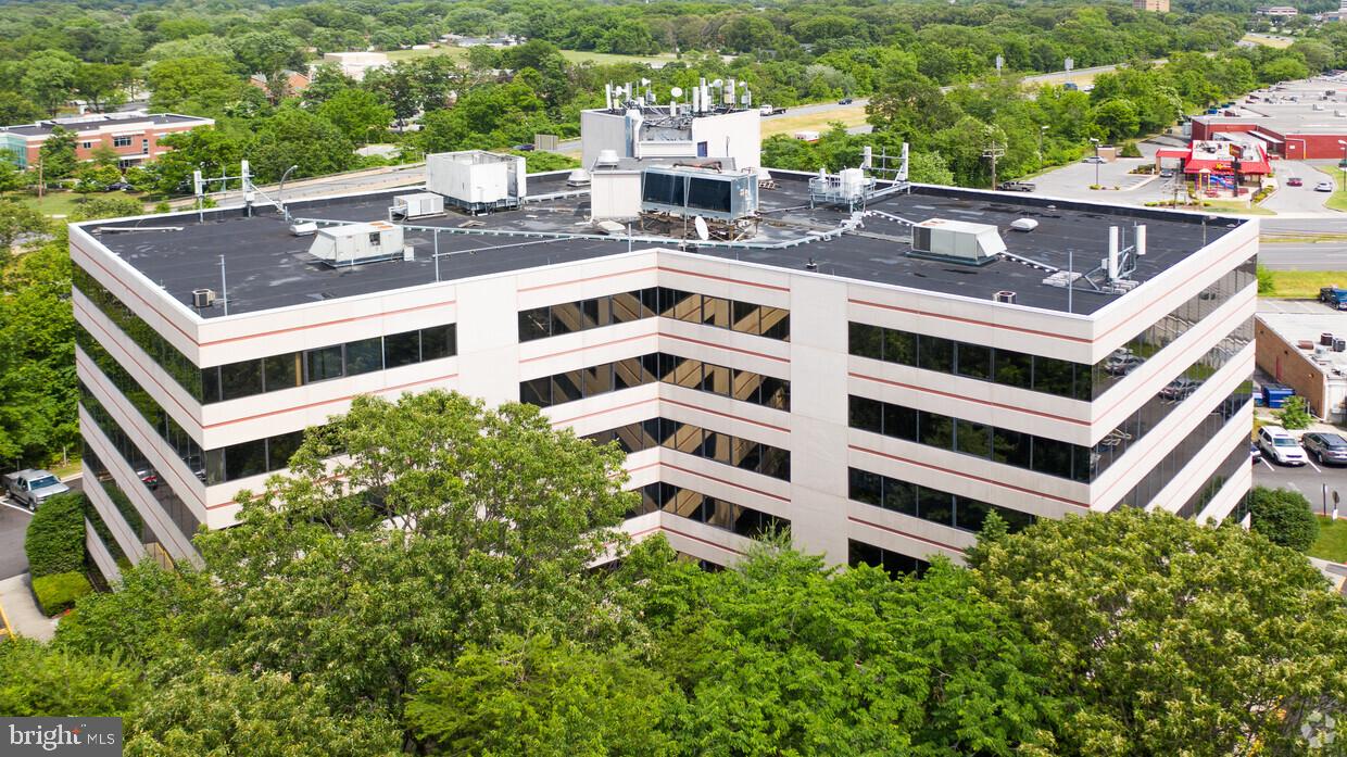 CRAIN TOWERS MEDICAL CENTER - Commercial Lease