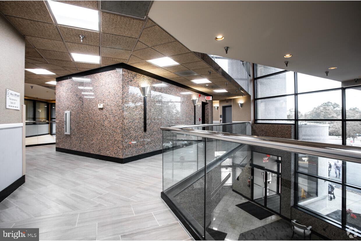 CRAIN TOWERS MEDICAL CENTER - Commercial Lease