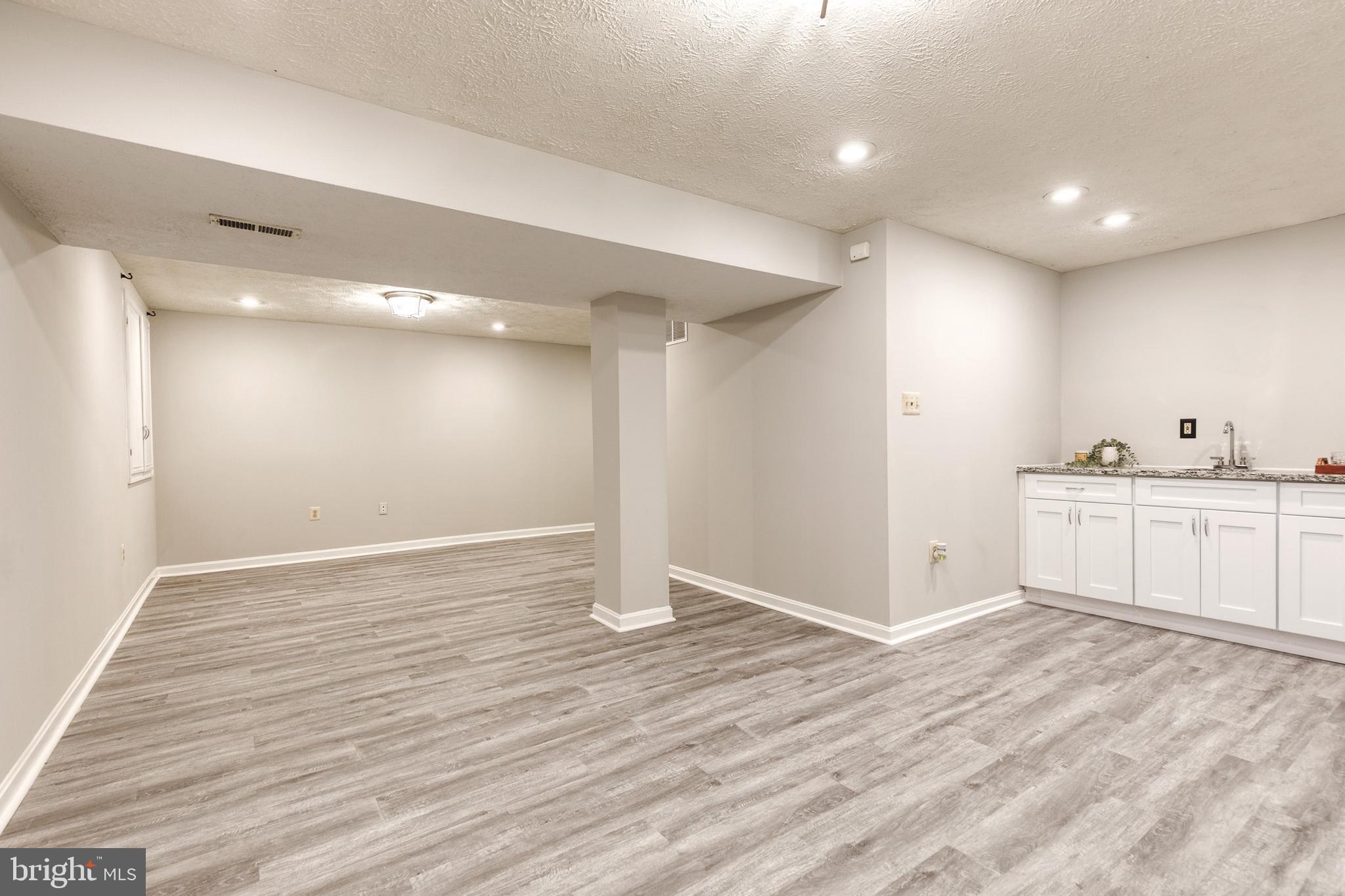 LONG MEADOW - Residential