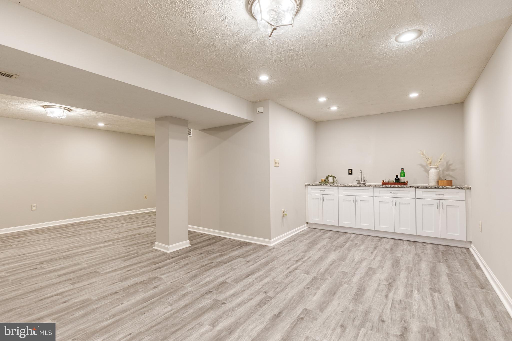 LONG MEADOW - Residential