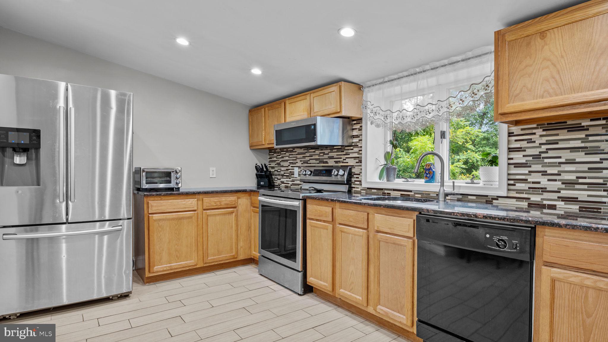 SHERWOOD ESTATES - Residential