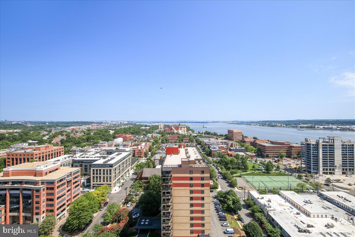 ALEXANDRIA HOUSE - Residential Lease