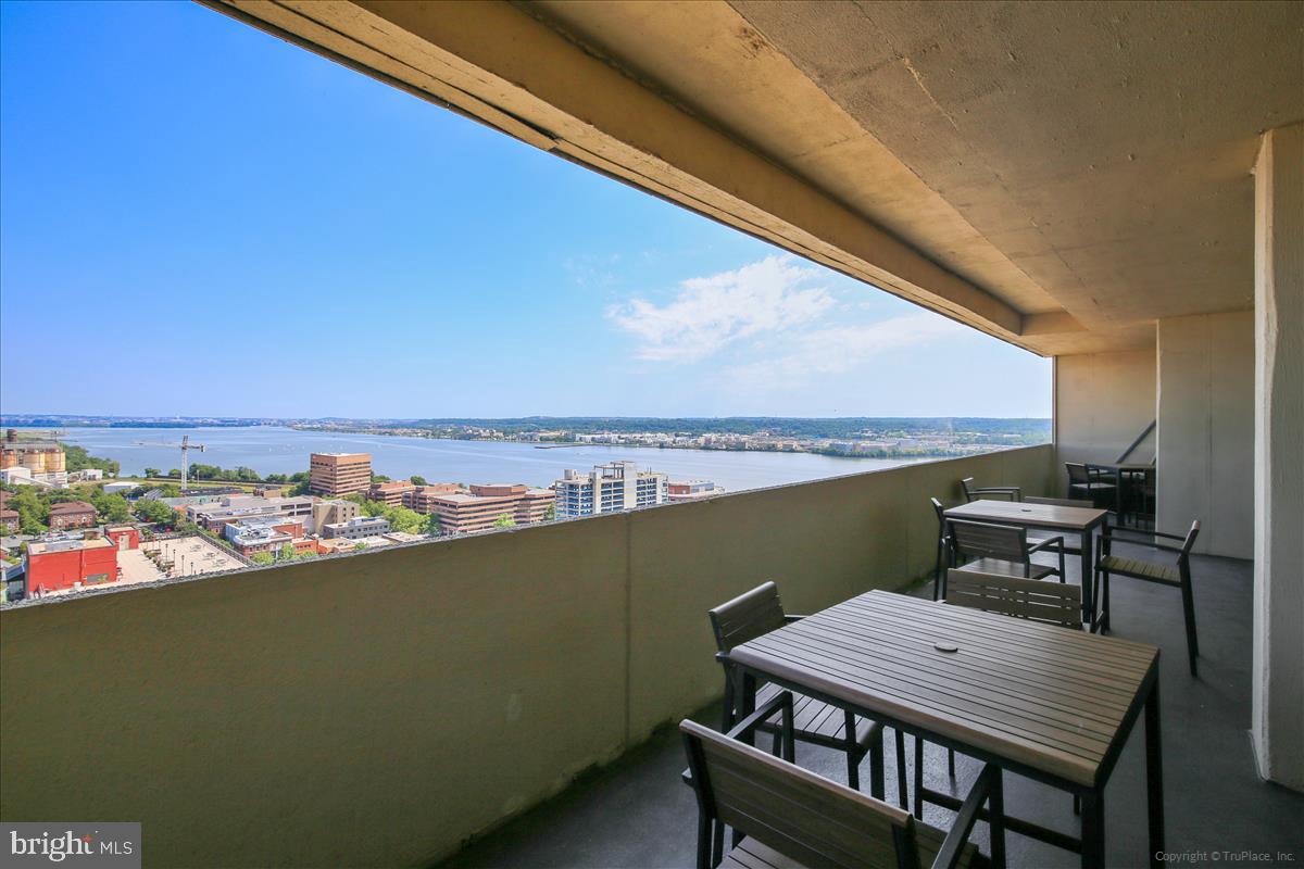 ALEXANDRIA HOUSE - Residential Lease