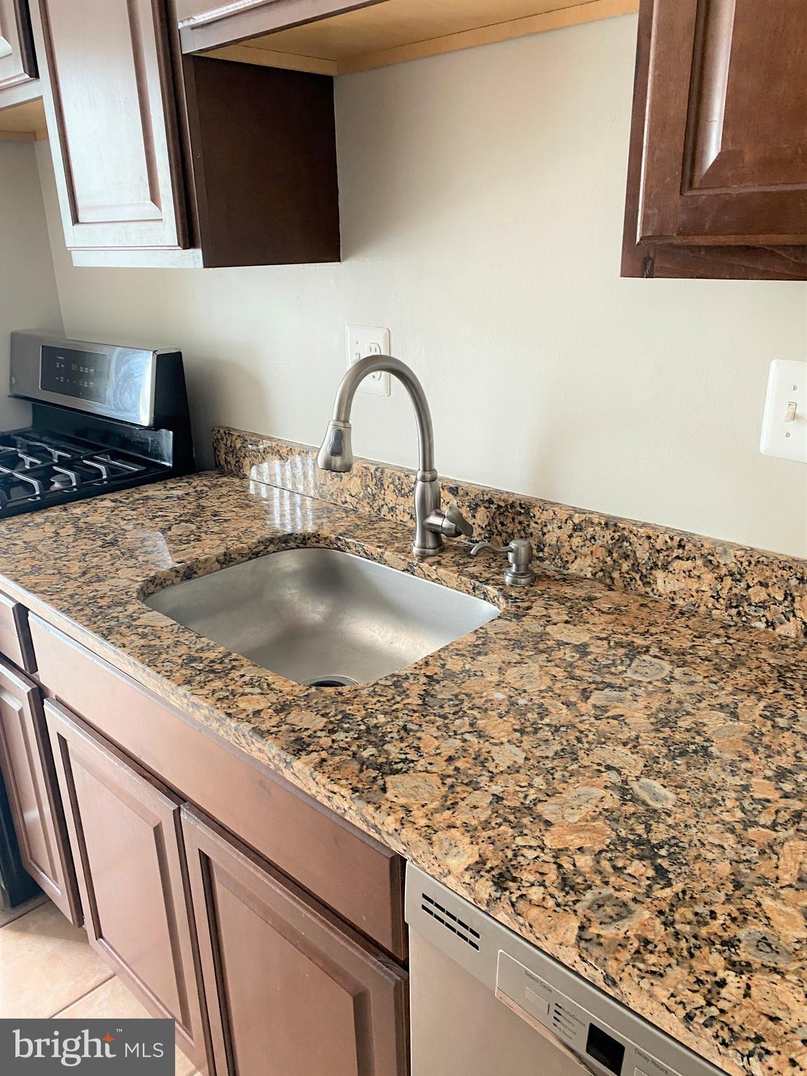 VALLEY PARK CONDOMINIUMS - Residential Lease