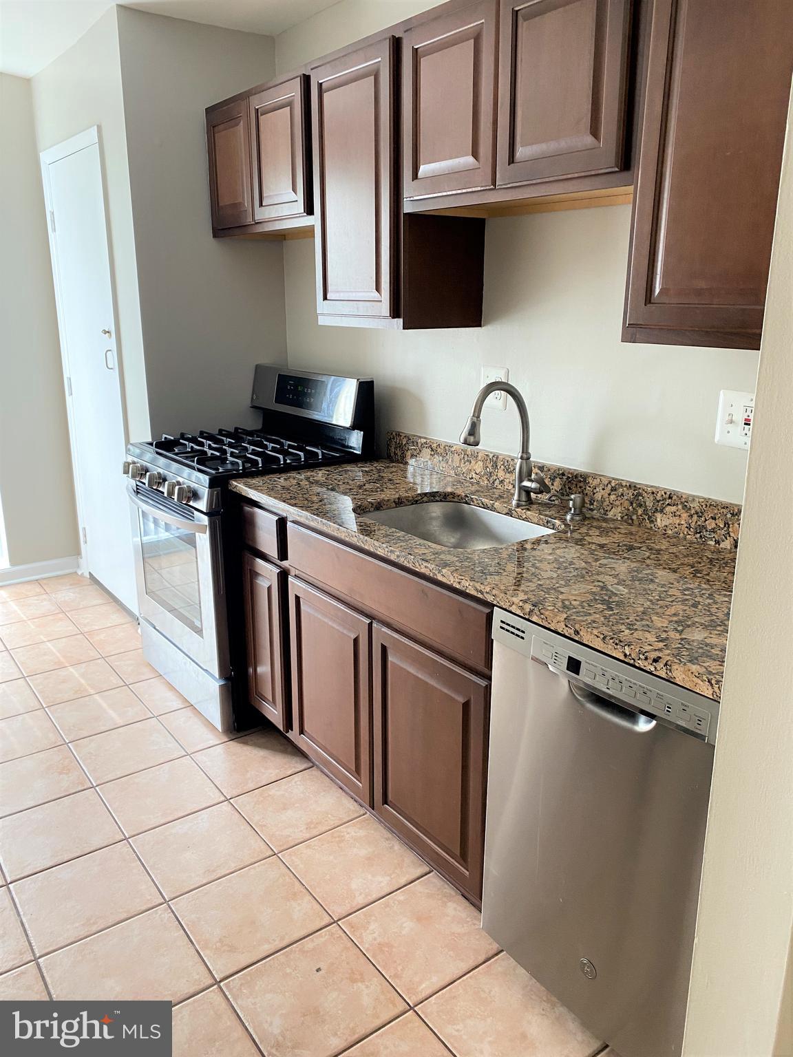 VALLEY PARK CONDOMINIUMS - Residential Lease