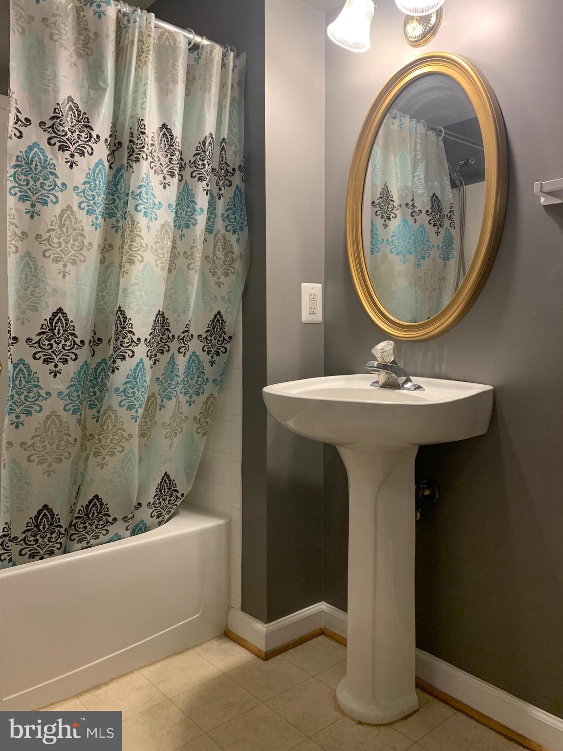 VILLAGES OF URBANA - Residential Lease