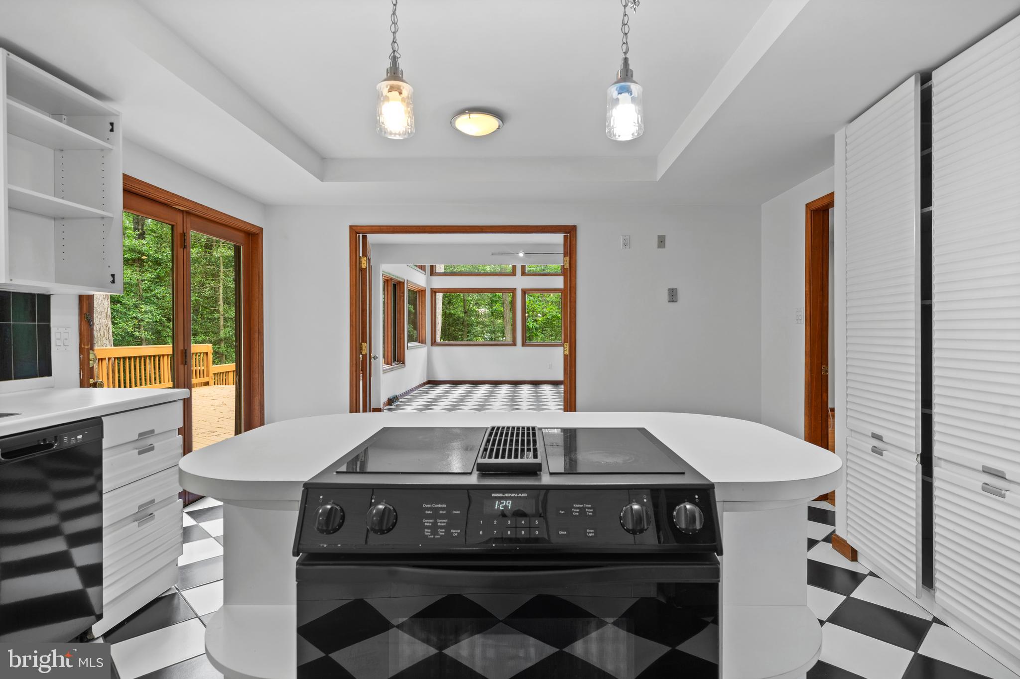 CAERNARVON WOODS - Residential