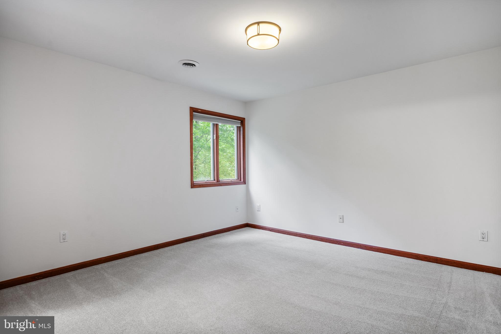 CAERNARVON WOODS - Residential