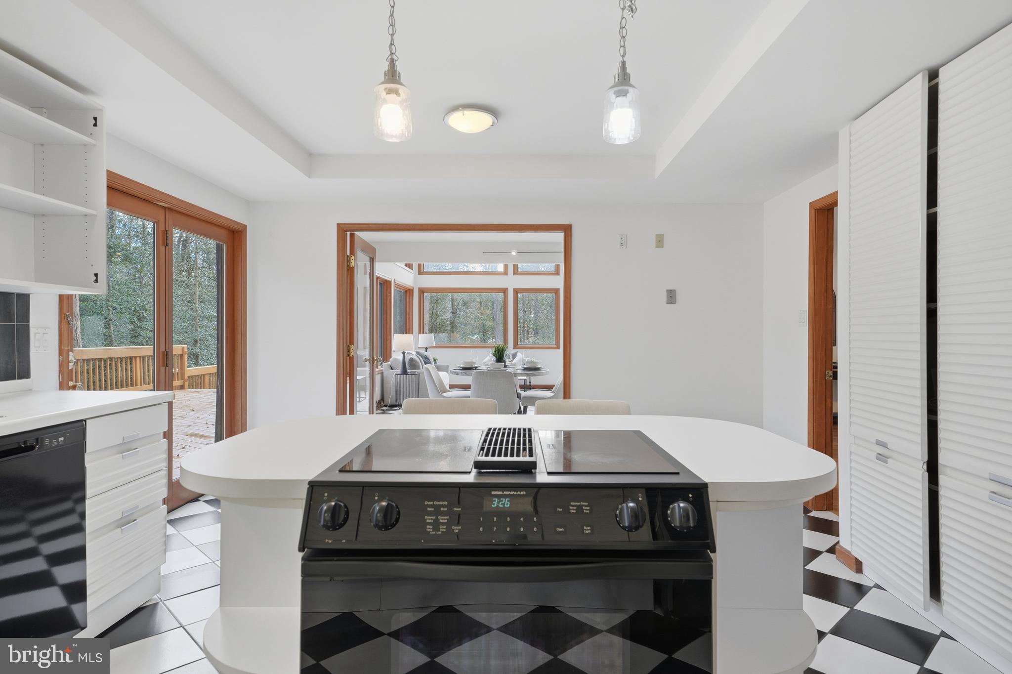 CAERNARVON WOODS - Residential