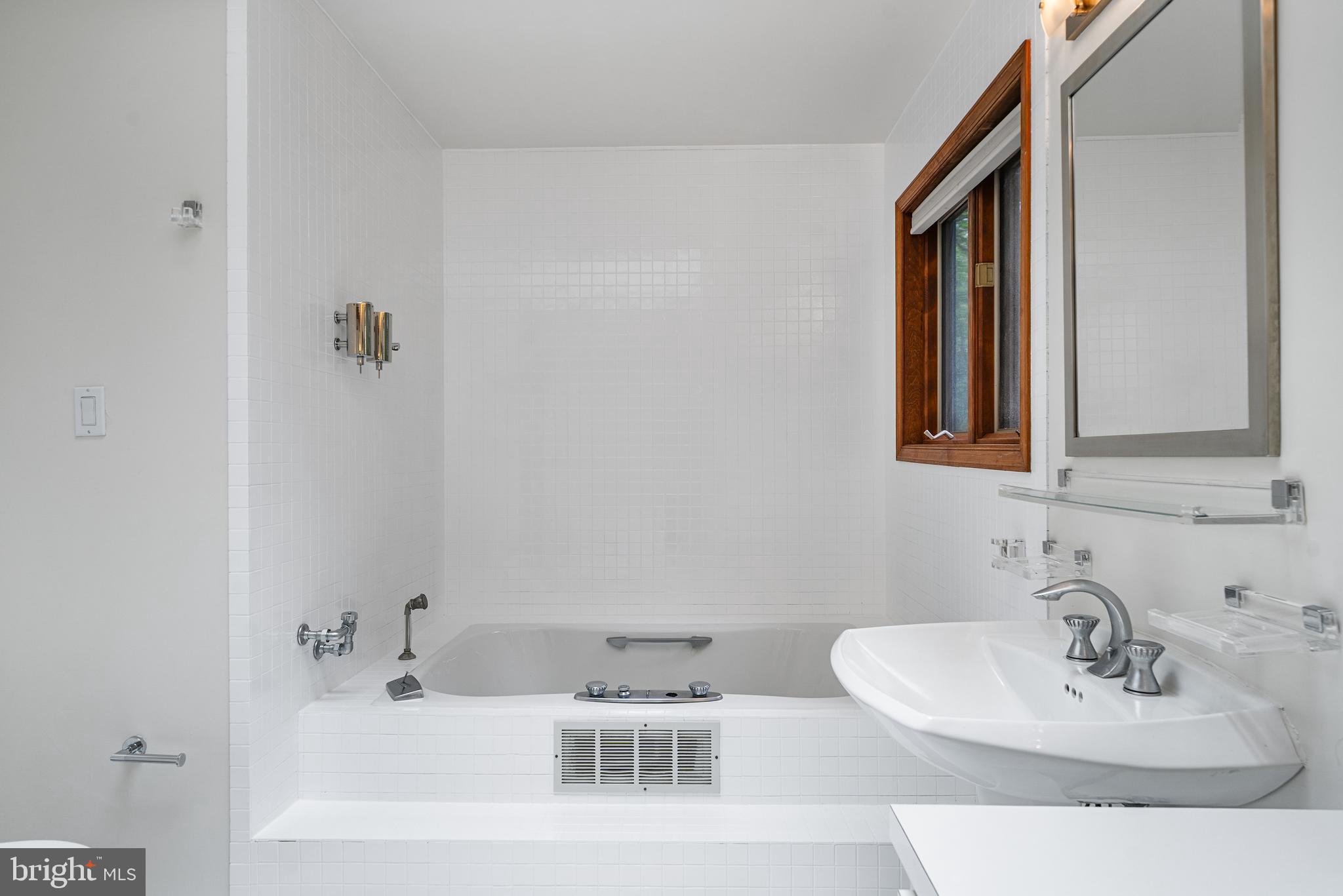 CAERNARVON WOODS - Residential