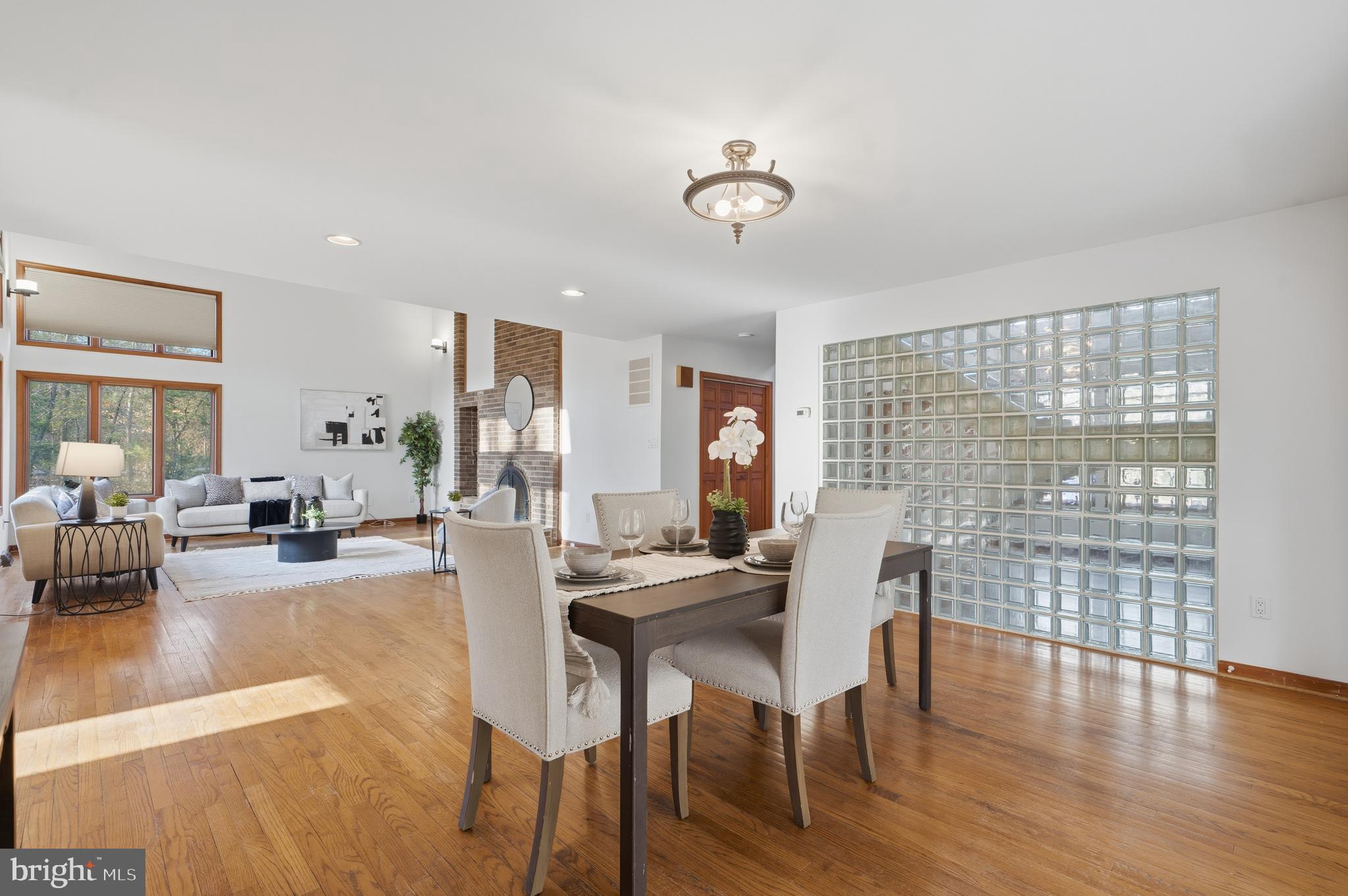 CAERNARVON WOODS - Residential