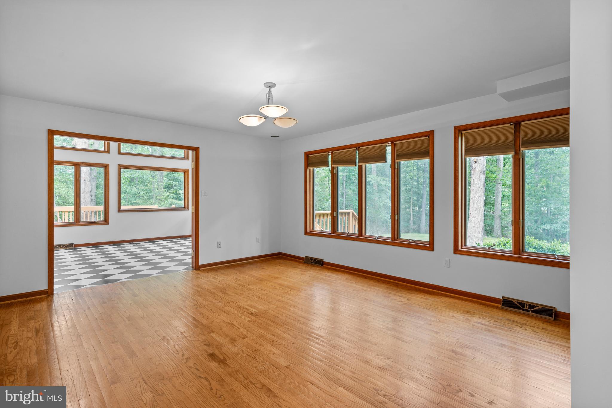 CAERNARVON WOODS - Residential